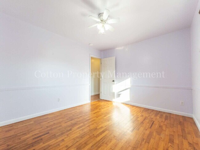 Building Photo - 101 Hyacinth Ave