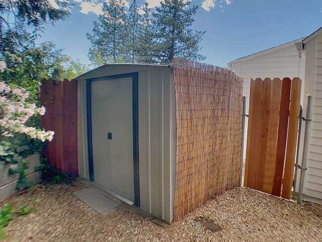 Building Photo - Immaculate studio cottage in the heart of ...