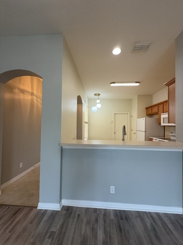 Building Photo - 9818 Fan Palm Way