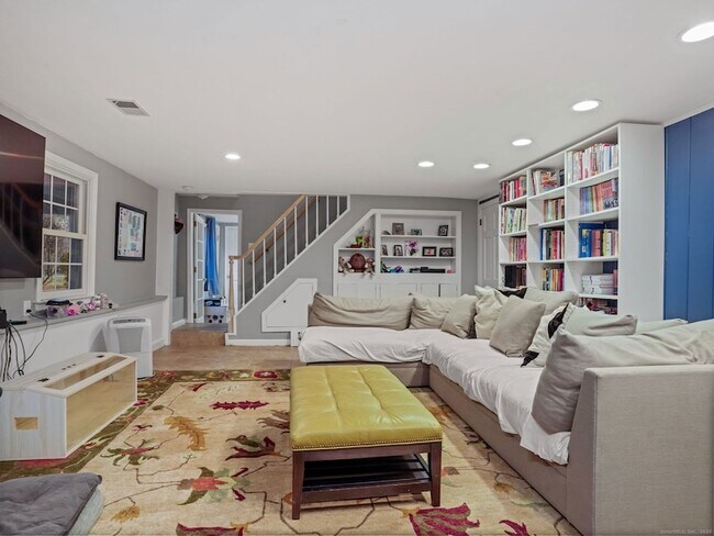 Building Photo - 10 Tupelo Rd