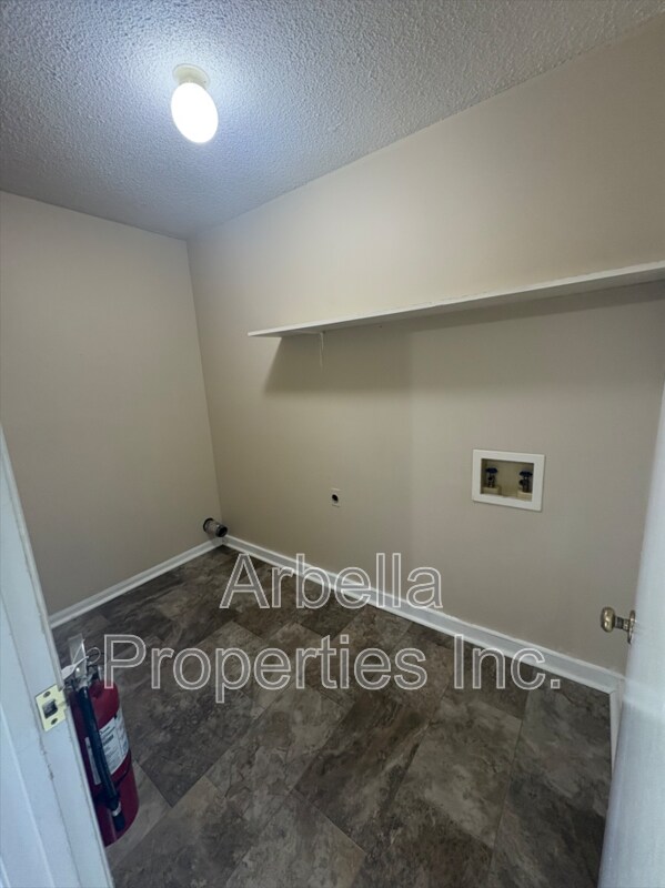 Building Photo - 103 Beech St