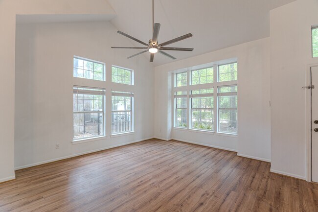 Building Photo - 34 E Trillium Cir