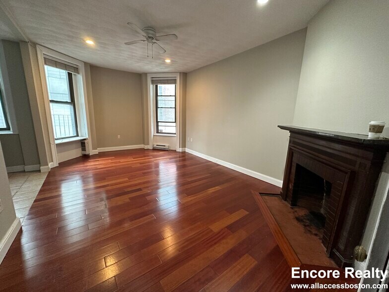 Primary Photo - 252 Newbury St