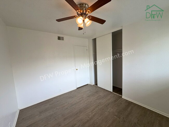 Building Photo - 3 Bed / 2 Bath Townhome - Fenced Yard, Community Pool, Washer & Dryer Included | Irving 75038