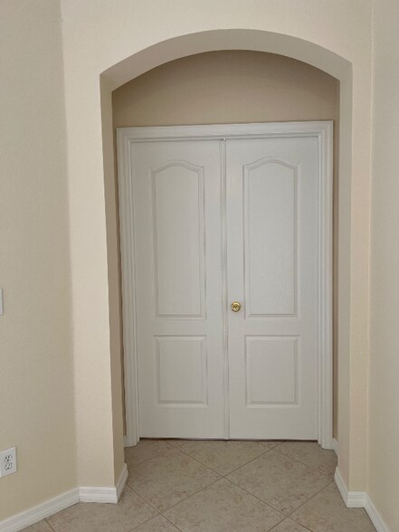 Building Photo - 4000 Liberty Hill Dr