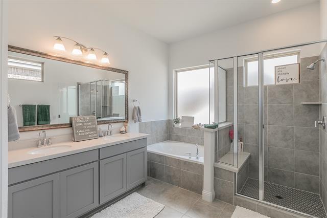 Building Photo - 711 Artesian Dr