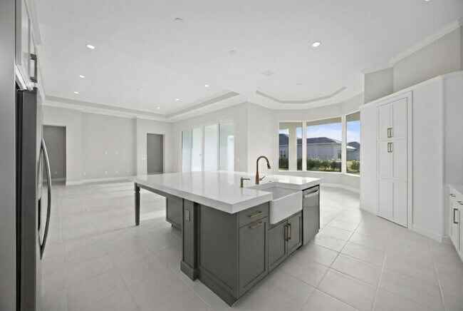 Building Photo - 5741 Beechnut Dr