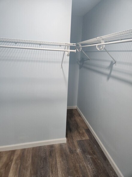 Building Photo - 2119 Oaklyn Dr