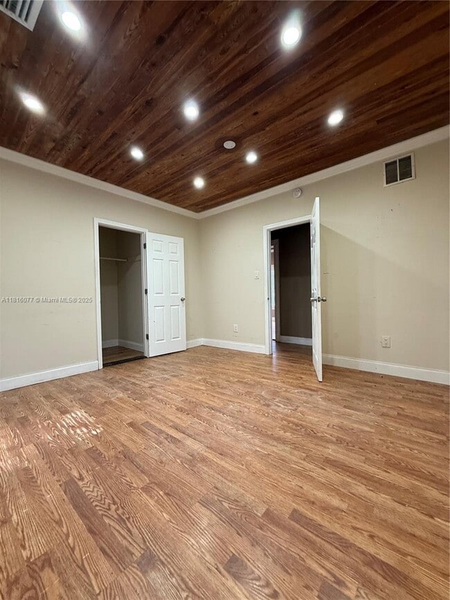 Building Photo - 213 Stirling Rd