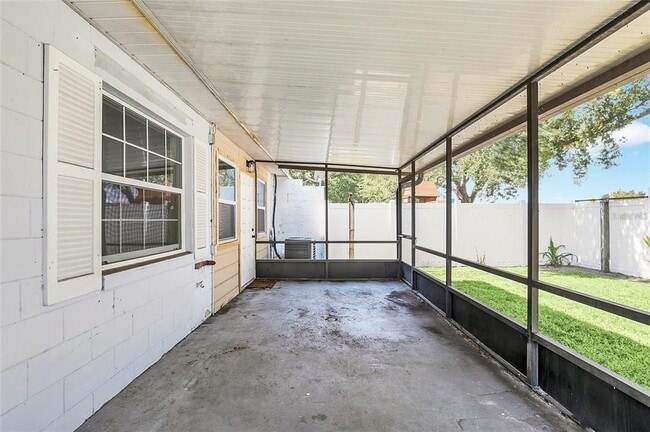 Building Photo - 1203 Hendren Dr