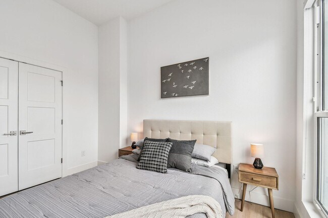 Building Photo - A charming coastal townhouse, just minutes from downtown St. Pete!