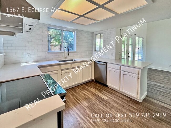 Building Photo - 1567 E Eclipse Ave