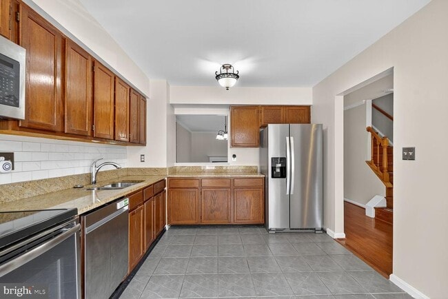 Building Photo - 6076 Heatherwood Dr