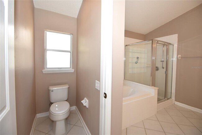 Building Photo - 11 Deerfield Ct