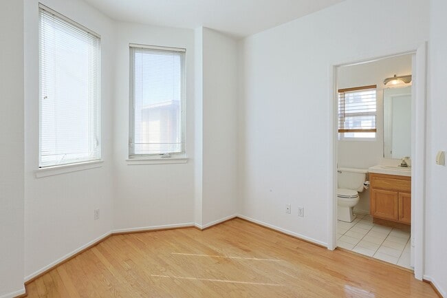 Building Photo - 2 Bed / 2.5 Bath Condo – Walk to Balboa Park!