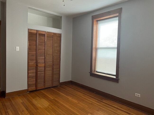 Bedroom - 933 W Sheridan Rd