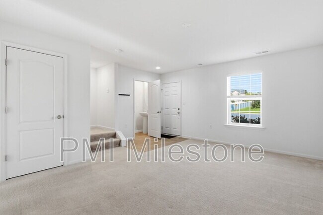 Building Photo - 65 Darien Dr