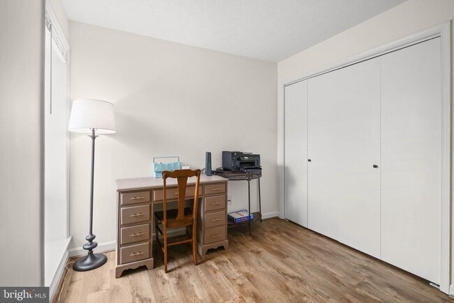 Building Photo - 44759 Woodlake Ct