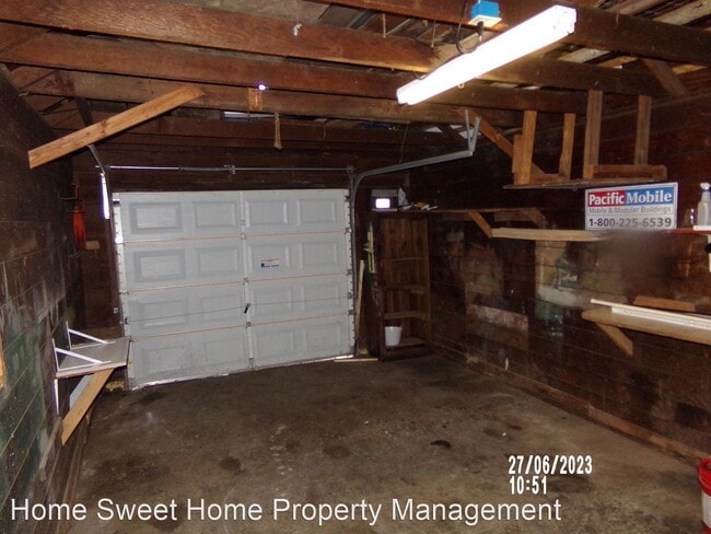 Building Photo - 3 br, 2 bath House - 715 E. First Street