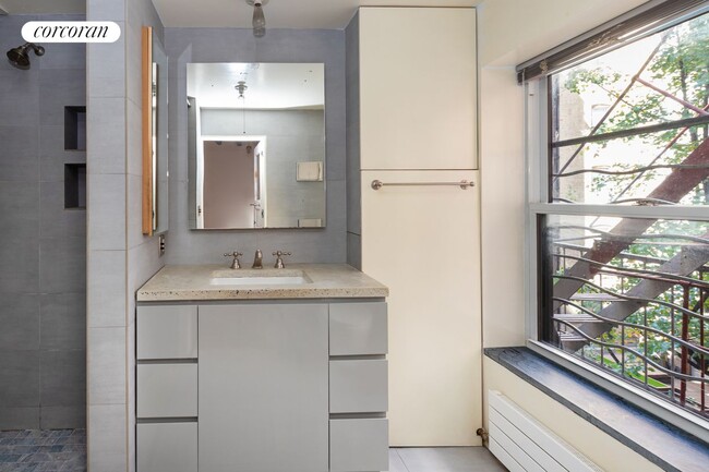 Building Photo - 143 W 21st St