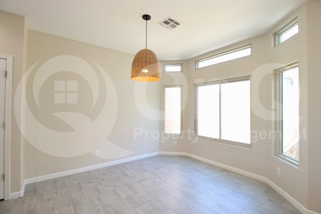 Building Photo - 440 S Val Vista Dr