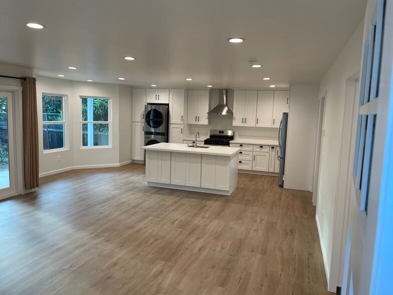 Building Photo - 1191 Hillside St