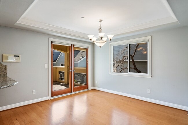 Building Photo - Spacious detached townhome available in So...