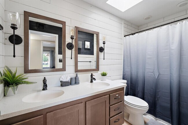 Building Photo - 4329 E Cherokee St