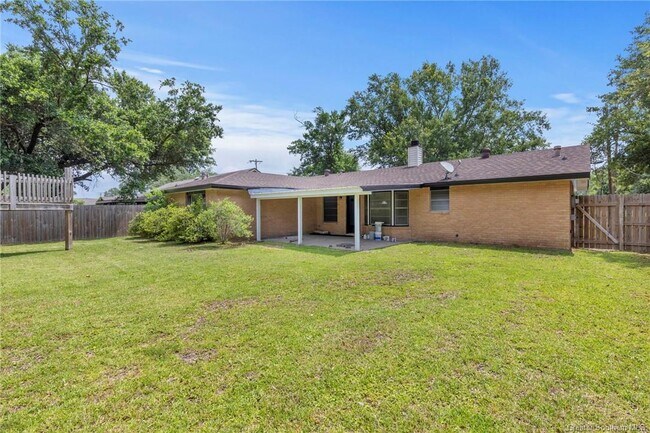 Building Photo - 414 Crestwood St