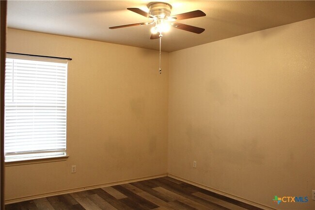 Building Photo - 415 E 4th Ave