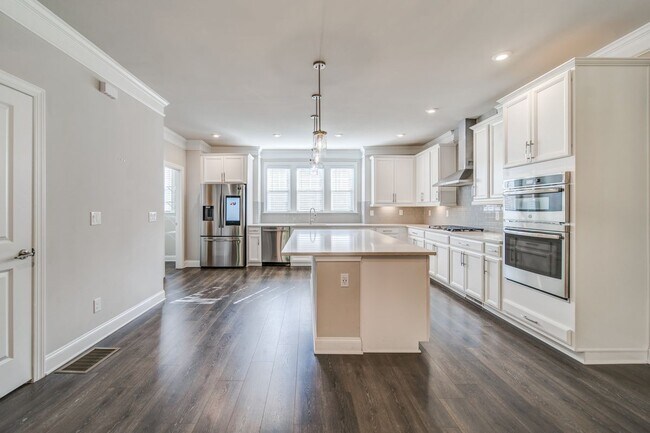 Building Photo - 1363 Harris Way S