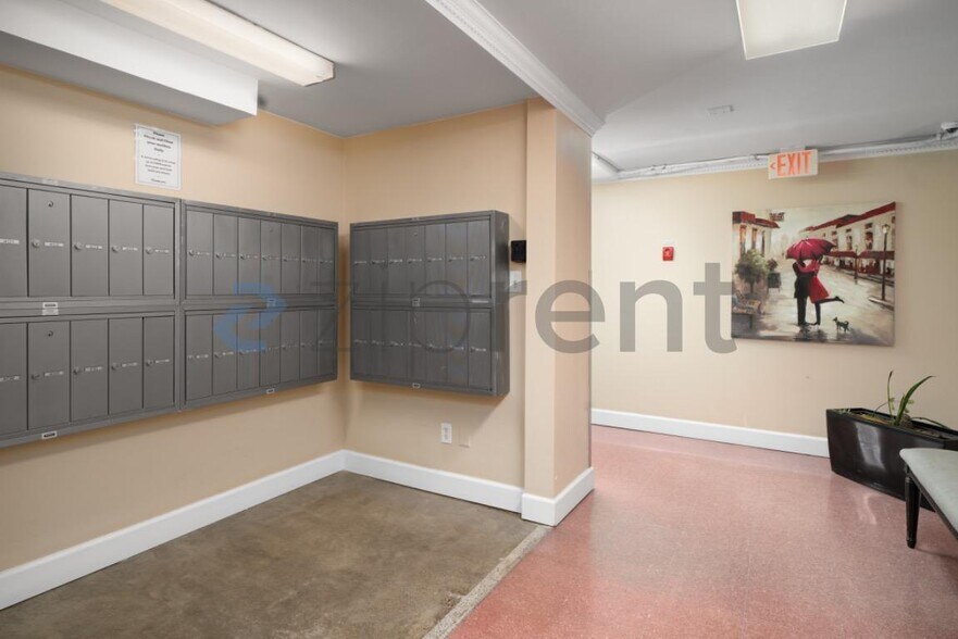Building Photo - Unit 401