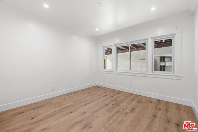 Building Photo - 238 Thorne St