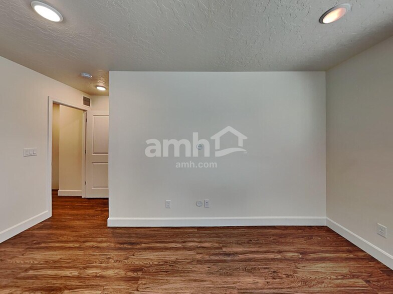 Building Photo - 6628 Old Forest Dr