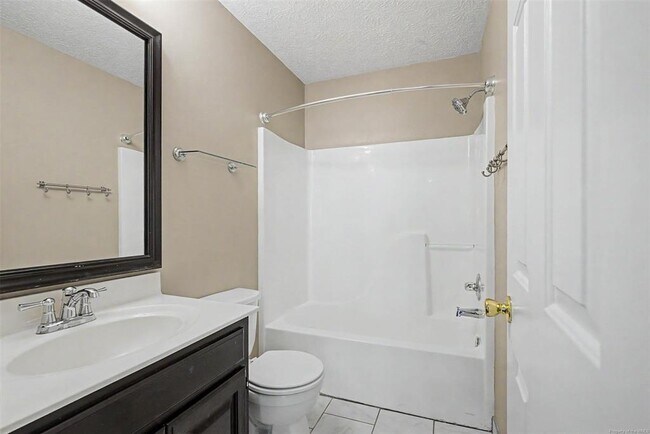 Building Photo - 304 Brittania Dr