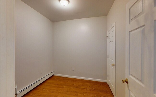 Building Photo - 475 Ashford Ave