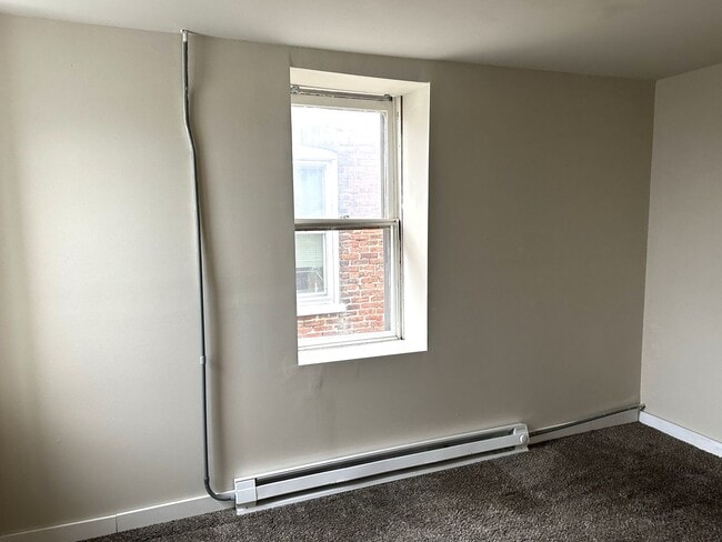 Building Photo - 425 Highland Ave