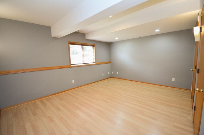 Building Photo - Spacious 4 Bedroom in Fantastic Cul-De-Sac!