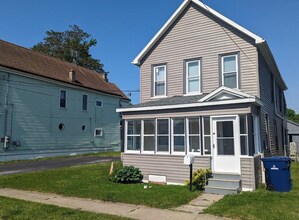 Building Photo - 28 Sidway St