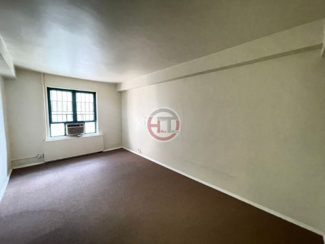 Building Photo - 1595 Metropolitan Ave