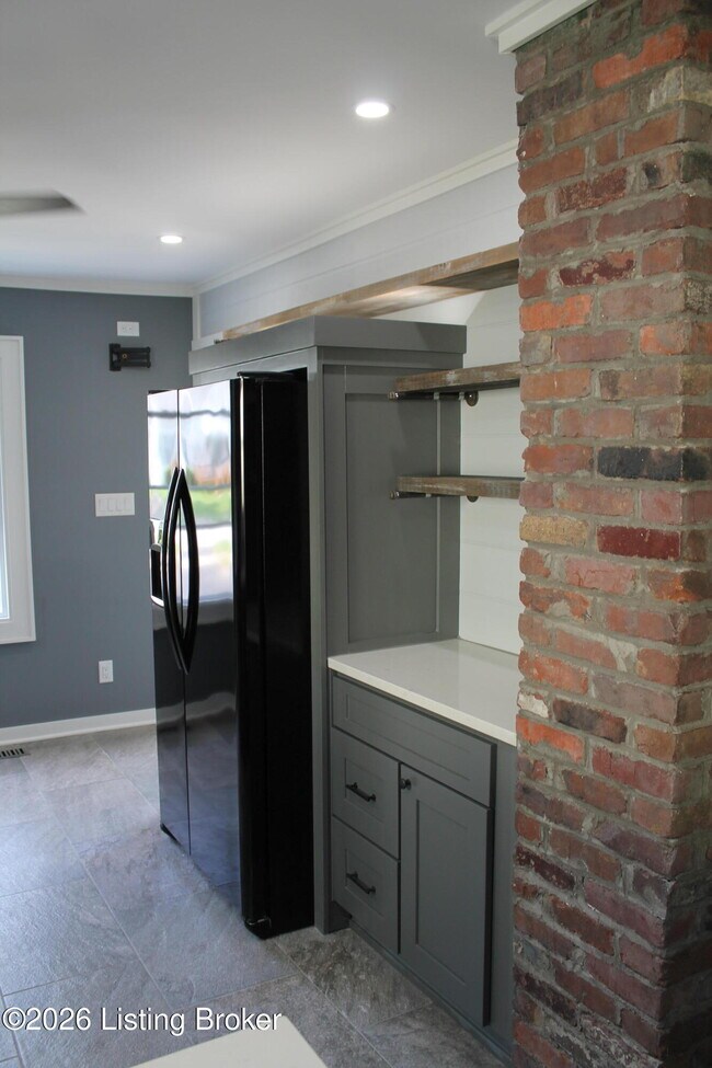 Building Photo - 528 Harris Pl