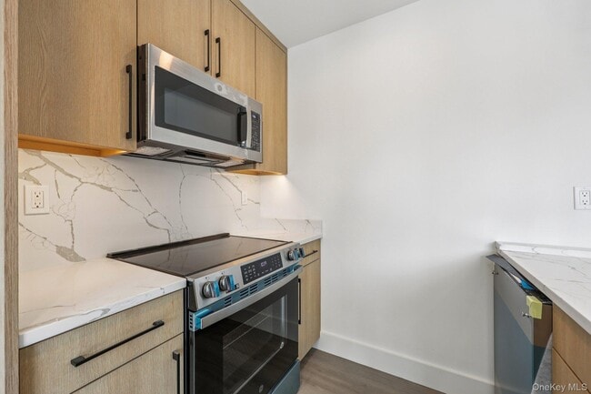 Building Photo - 325 Manville Rd