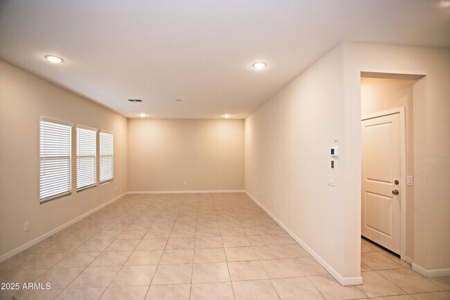 Building Photo - 7865 N 79th Ave