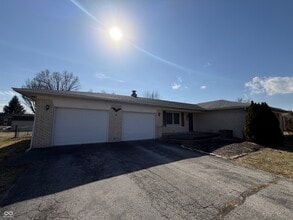 Building Photo - 5585 Gallagher Dr