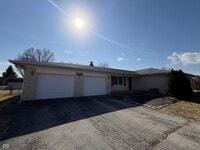 Building Photo - 5585 Gallagher Dr