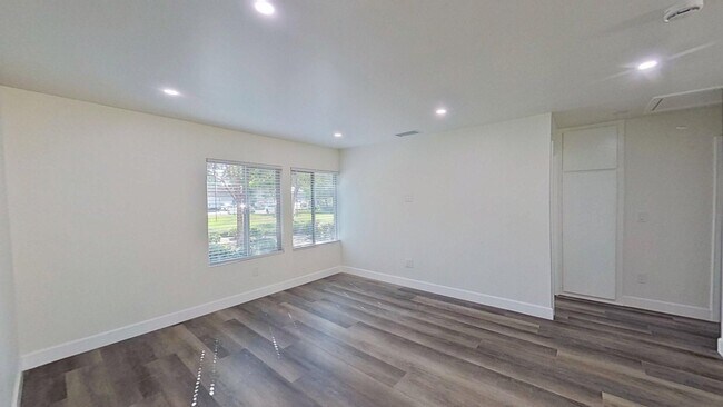 Building Photo - 8592 Cornwall Cir