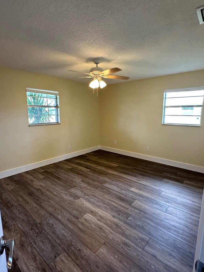 Building Photo - 647 Goodwin Ave