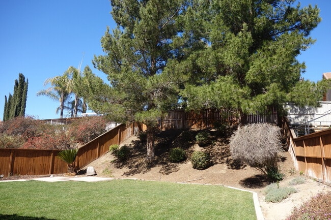 Building Photo - Chardonnay Hills 4 Bedroom