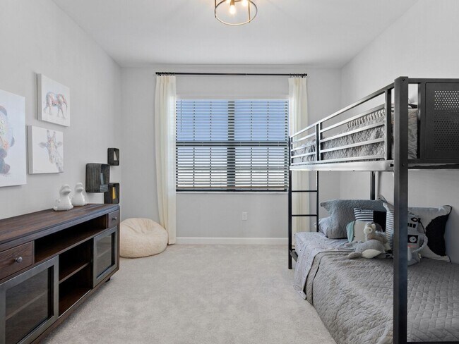 Building Photo - 3 Bedroom - Fully Furnished Townhome in Fo...