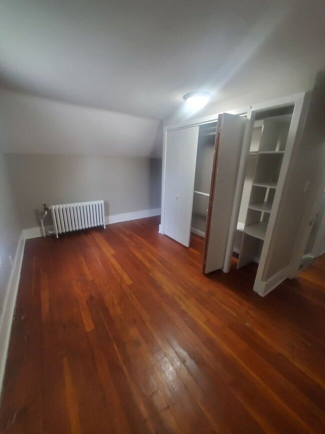 Building Photo - 3 Bedroom Duplex